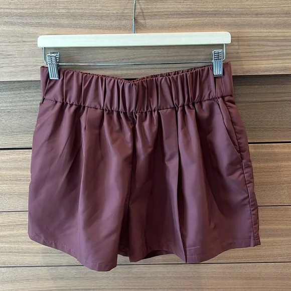 Express Stylist Super High Waisted Pleated Pull On Shorts in Size Medium - Picture 8 of 11